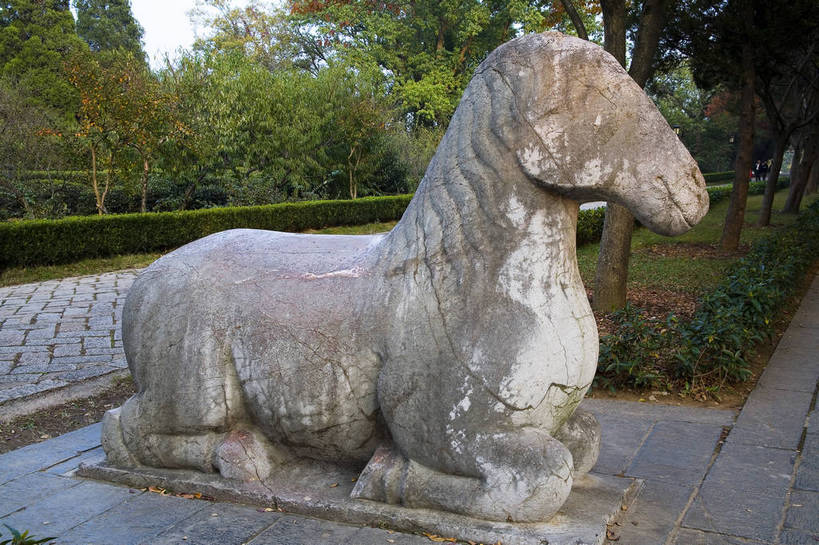 横图,彩色,室外,白天,旅游,度假,名胜古迹,标志建筑,地标,建筑,野生动物,雕塑,南京,中国,遗迹,艺术,装饰,雕刻,雕像,塑像,图片,建筑群,古典,古迹,文物,娱乐,建设,古建筑,江苏,石雕,动物,工艺品,享受,休闲,旅游胜地,放松,摄影,纪念,美术,中国文化,主题,凶猛,陈列,古文明,功能,美学,残暴,凶残,旅行,孝陵,传统文化,bj174