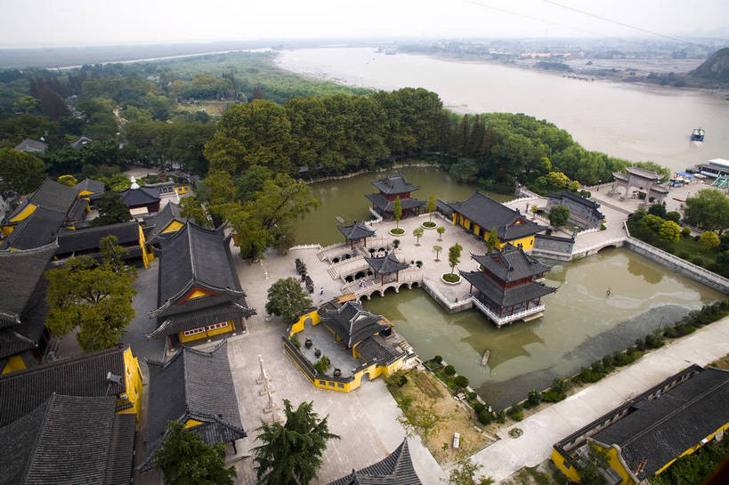 横图,俯视,彩色,室外,白天,旅游,度假,名胜古迹,水,标志建筑,地标,建筑,中国,亚洲,遗迹,图片,房屋,楼阁,亭子,屋子,文化遗产,建筑群,古迹,文物,娱乐,建设,古建筑,江苏,楼房,凉亭,享受,休闲,旅游胜地,放松,摄影,古代建筑,参观,古文明,东亚,江苏省,中华人民共和国,华东地区,苏,镇江,镇江市,河,彩图,旅行,房子,架空,焦山,定慧寺,bj174