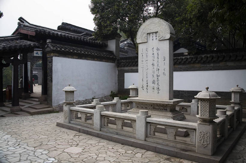 寺庙,横图,彩色,室外,白天,旅游,度假,名胜古迹,标志建筑,地标,建筑,中国,遗迹,书法,图片,建筑群,古典,古迹,文物,娱乐,建设,古建筑,江苏,石碑,享受,休闲,旅游胜地,放松,摄影,中国文化,古文明,东亚,镇江,旅行,游览,寺,传统文化,甘露寺,bj174