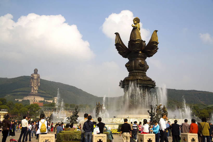 横图,彩色,室外,白天,旅游,度假,喷泉,雕塑,中国,亚洲,风俗,清澈,雕像,佛像,塑像,图片,文化遗产,云,历史,娱乐,干净,传统,佛,灵山大佛,无锡,白云,蓝天,享受,休闲,放松,精神,摄影,宗教,佛教,古代建筑,蓝,文明,中国文化,东亚,江苏省,中华人民共和国,制度,彩图,旅行,bj174