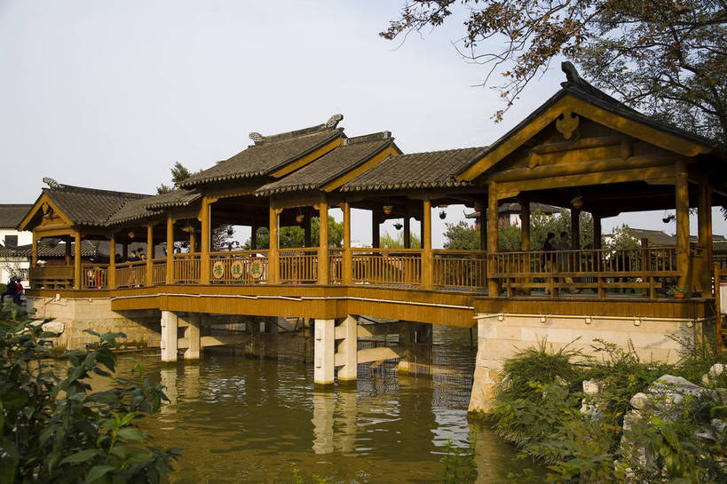 公园,横图,彩色,室外,白天,旅游,度假,名胜古迹,标志建筑,地标,建筑,中国,遗迹,图片,建筑群,走廊,桥,古典,古迹,文物,娱乐,建设,古建筑,江苏,苏州,享受,休闲,旅游胜地,放松,摄影,回廊,园林,中国文化,古文明,东亚,寒山寺,苏州园林,河,旅行,传统文化,bj174