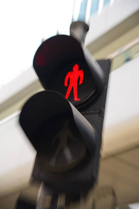 竖图,彩色,室外,白天,旅游,度假,美景,名胜古迹,城市风光,标志建筑,城市,道路,地标,建筑,摩天大楼,汽车,香港,中国,亚洲,繁华,遗迹,图片,景观,建筑群,信号灯,车流,交通,古迹,文物,娱乐,建设,现代,古建筑,现代建筑,享受,休闲,旅游胜地,摩天大厦,景色,放松,竖,摄影,红灯,古文明,东亚,发展,中华人民共和国,繁荣,发达,马路,彩图,高楼,bj174