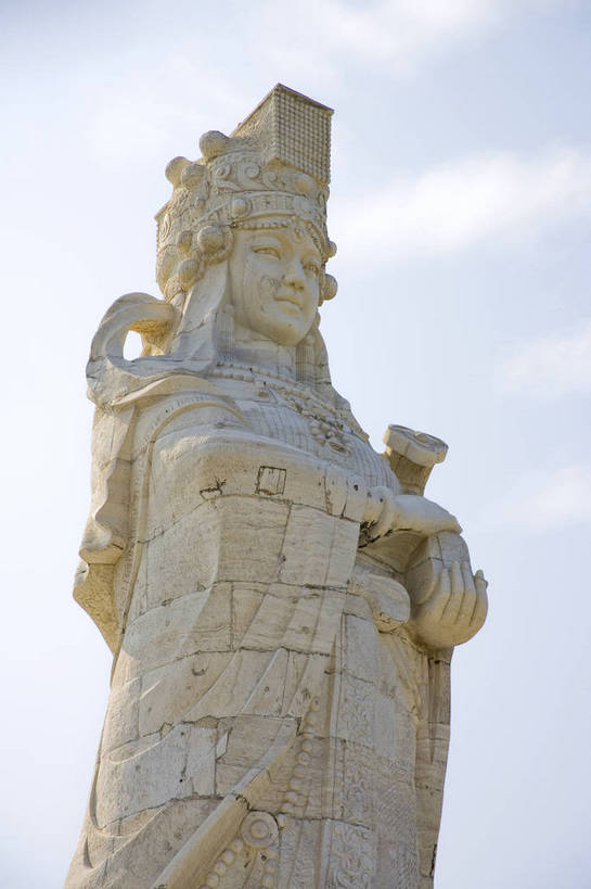 竖图,彩色,室外,白天,旅游,度假,安全,名胜古迹,标志建筑,地标,建筑,雕塑,澳门,中国,亚洲,清澈,神话,遗迹,艺术,装饰,雕刻,雕像,塑像,图片,文化遗产,云,牌坊,古迹,文化,文物,娱乐,干净,建设,古建筑,白云,蓝天,工艺品,享受,休闲,旅游胜地,放松,竖,摄影,纪念,美术,蓝,中国文化,主题,传说,陈列,古文明,东亚,汉白玉,妈祖庙,妈阁庙,中华人民共和国,功能,美学,妈祖,天后,中国神话,平安,石,彩图,旅行,天上圣母,天妃,娘妈,林默娘,bj174