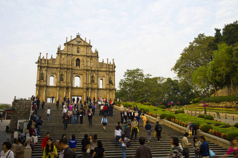 横图,彩色,室外,白天,旅游,度假,名胜古迹,标志建筑,地标,建筑,路灯,澳门,中国,亚洲,行人,游客,游人,遗迹,图片,文化遗产,古迹,历史,文物,娱乐,建设,古建筑,路人,旅客,台阶,享受,休闲,旅游胜地,放松,摄影,欧式建筑,古文明,东亚,中华人民共和国,过客,旅游者,彩图,旅行,大三巴,bj174