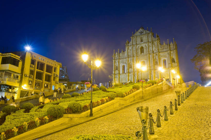 横图,彩色,室外,夜晚,旅游,度假,名胜古迹,标志建筑,地标,建筑,路灯,夜景,澳门,中国,亚洲,行人,游客,游人,阴影,遗迹,光线,图片,影子,文化遗产,灯光,古迹,历史,文物,娱乐,建设,古建筑,路人,旅客,台阶,享受,休闲,闪耀,旅游胜地,放松,摄影,闪烁,欧式建筑,灯火通明,古文明,东亚,中华人民共和国,闪动,闪灼,过客,旅游者,彩图,旅行,大三巴,bj174