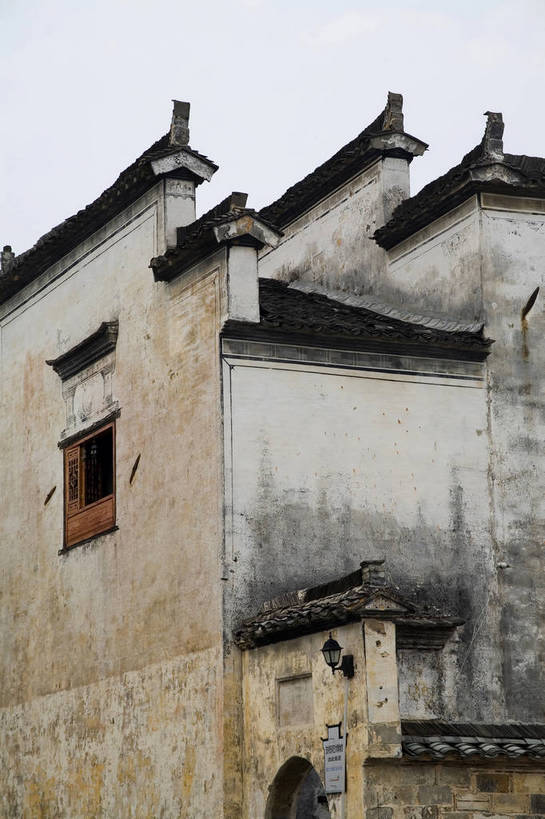 竖图,彩色,室外,白天,旅游,美景,标志建筑,地标,建筑,中国,亚洲,风俗,民俗,图片,房屋,楼阁,屋子,景观,文化遗产,建筑群,楼群,古典,历史,建设,传统,楼房,民居,古代,自然,旅游胜地,景色,竖,摄影,人文景观,中国文化,自然风光,东亚,安徽省,歙县,中华人民共和国,古远,彩图,旅行,房子,架空,bj174