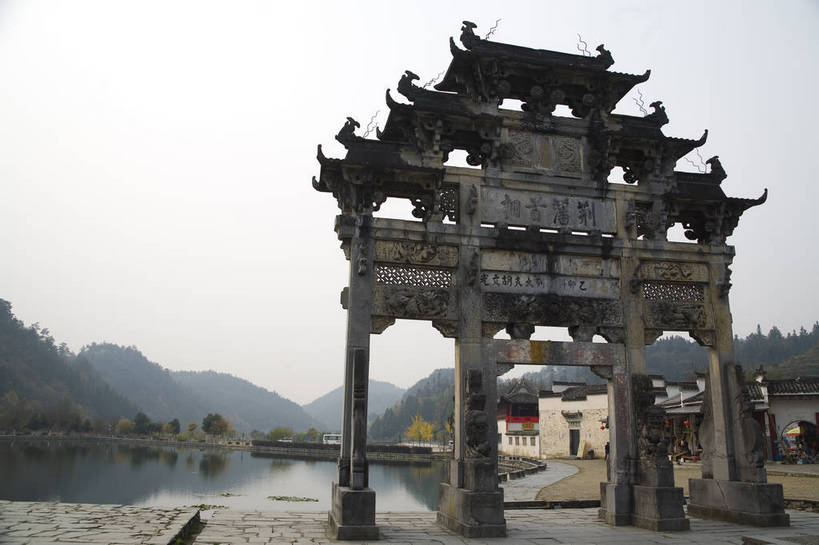 横图,彩色,室外,白天,旅游,标志建筑,地标,建筑,西递,中国,亚洲,风俗,民俗,雕刻,浮雕,图片,房屋,楼阁,屋子,文化遗产,建筑群,楼群,古典,历史,建设,传统,楼房,民居,古代,旅游胜地,摄影,人文景观,中国文化,东亚,江西省,中华人民共和国,古远,彩图,旅行,房子,架空,bj174