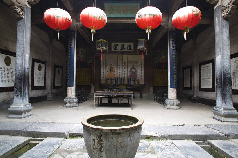 横图,彩色,室外,白天,旅游,标志建筑,地标,建筑,西递,中国,亚洲,风俗,民俗,雕刻,浮雕,图片,房屋,楼阁,屋子,文化遗产,建筑群,楼群,古典,历史,建设,传统,楼房,民居,古代,旅游胜地,摄影,人文景观,中国文化,东亚,江西省,中华人民共和国,古远,彩图,旅行,房子,架空,bj174