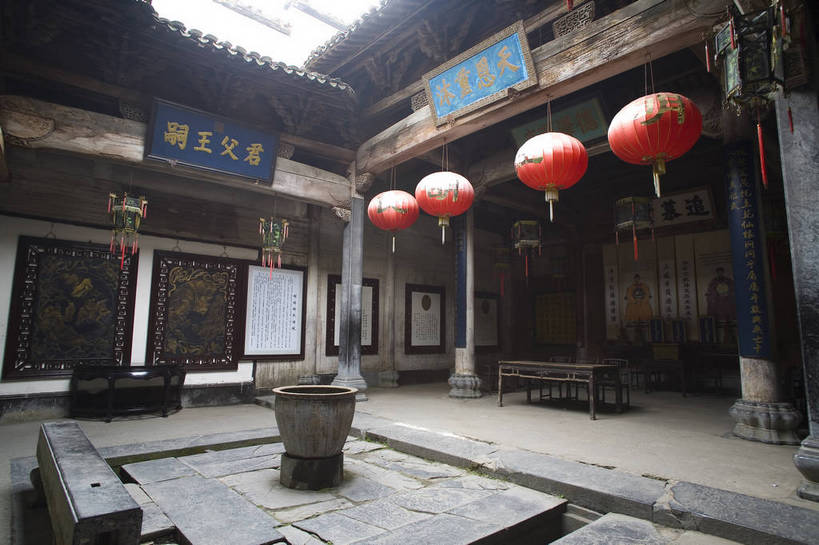 横图,彩色,室外,白天,旅游,标志建筑,地标,建筑,西递,中国,亚洲,风俗,民俗,雕刻,浮雕,图片,房屋,楼阁,屋子,文化遗产,建筑群,楼群,古典,历史,建设,传统,楼房,民居,古代,旅游胜地,摄影,人文景观,中国文化,东亚,江西省,中华人民共和国,古远,彩图,旅行,房子,架空,bj174