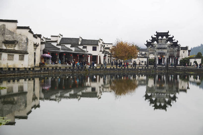 横图,彩色,室外,白天,旅游,标志建筑,地标,建筑,西递,中国,亚洲,风俗,民俗,雕刻,浮雕,图片,房屋,楼阁,屋子,文化遗产,建筑群,楼群,古典,历史,建设,传统,楼房,民居,古代,旅游胜地,摄影,人文景观,中国文化,东亚,江西省,中华人民共和国,古远,彩图,旅行,房子,架空,bj174