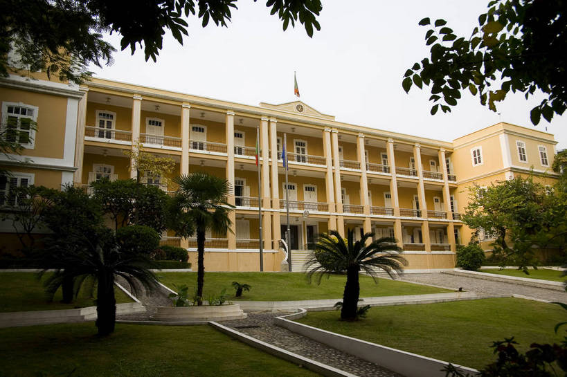 横图,彩色,室外,白天,旅游,度假,名胜古迹,标志建筑,地标,建筑,澳门,中国,亚洲,行人,游客,游人,遗迹,图片,建筑群,古迹,文物,娱乐,建设,古建筑,路人,旅客,享受,休闲,旅游胜地,放松,摄影,欧式建筑,古文明,东亚,领事馆,中华人民共和国,过客,彩图,旅行,领事机关,bj174