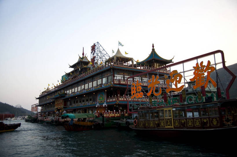 餐厅,码头,横图,彩色,室外,白天,旅游,度假,美景,城市风光,城市,船,香港,中国,亚洲,行人,游客,游人,图片,景观,建筑群,渔船,娱乐,路人,旅客,游船,享受,休闲,旅游胜地,摩天大厦,景色,放松,摄影,生活方式,海滨,参观,东亚,中华人民共和国,繁荣,发达,过客,海,旅游者,彩图,旅行,餐馆,饭店,饭馆,港湾,香港仔,居住区,bj174