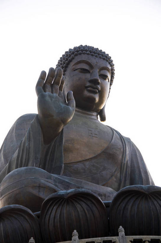 竖图,彩色,室外,白天,旅游,度假,名胜古迹,标志建筑,地标,建筑,雕塑,香港,中国,亚洲,行人,游客,游人,遗迹,雕像,佛像,塑像,图片,古迹,文物,娱乐,建设,古建筑,历史建筑,大佛,路人,旅客,享受,休闲,旅游胜地,放松,摄影,参观,古文明,东亚,大屿山,天坛大佛,中华人民共和国,繁荣,发达,宝莲禅寺,过客,旅游者,彩图,旅行,bj174