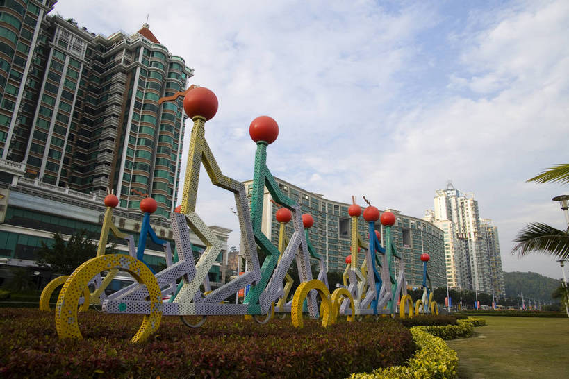 横图,彩色,室外,白天,旅游,度假,美景,城市风光,城市,大厦,建筑,雕塑,中国,亚洲,艺术,装饰,雕刻,雕像,景观,交通,娱乐,现代,现代建筑,白云,蓝天,绿地,工艺品,天,享受,休闲,景色,放松,运输,摄影,经济,纪念,美术,文明,主题,参观,陈列,东亚,发展,珠海,广东省,中华人民共和国,功能,美学,珠海市,繁荣,进步,发达,交流,彩图,观光,旅行,高楼,bj174