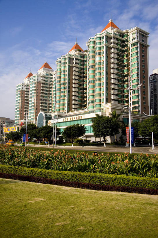 竖图,彩色,室外,白天,旅游,度假,美景,城市风光,城市,大厦,建筑,中国,亚洲,景观,交通,娱乐,现代,现代建筑,白云,蓝天,绿地,天,享受,休闲,景色,放松,竖,运输,摄影,经济,居住,矗立,文明,耸立,参观,东亚,发展,珠海,广东省,中华人民共和国,挺立,珠海市,繁荣,进步,发达,交流,彩图,观光,旅行,高楼,居住区,bj174