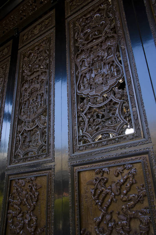 竖图,彩色,室内,白天,旅游,度假,美景,城市风光,标志建筑,城市,地标,建筑,广州,中国,亚洲,花纹,风俗,艺术,木制,雕刻,浮雕,图案,纹理,景观,建筑群,艺术品,古典,教育,文化,娱乐,建设,传统,特色,木制品,天,享受,休闲,景色,放松,精神,竖,摄影,精致,居住,学堂,矗立,美好,中国文化,传说,特殊,耸立,精美,参观,青砖,东亚,广东省,中华人民共和国,广州市,民族文化,挺立,书院,雕琢,流传,制度,特别,陈家祠,彩图,观光,旅行,bj174