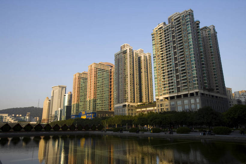 广场,横图,彩色,室外,白天,仰视,旅游,度假,商务,美景,名胜古迹,城市风光,标志建筑,城市,大厦,地标,建筑,汽车,广州,中国,亚洲,遗迹,景观,古迹,文物,娱乐,建设,现代,古建筑,现代建筑,绿地,享受,休闲,旅游胜地,商务楼,景色,放松,金融,摄影,经济,居住,文明,参观,玻璃幕墙,贸易,古文明,东亚,发展,广东省,中信广场,中华人民共和国,广州市,繁荣,进步,发达,交流,彩图,观光,旅行,商业,高楼,居住区,bj174