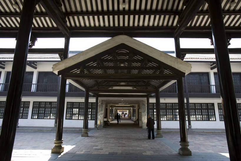 学校,横图,彩色,室外,白天,旅游,度假,美景,城市风光,标志建筑,城市,地标,建筑,广州,中国,亚洲,风俗,艺术,著名,景观,建筑群,古典,历史,娱乐,建设,现代,传统,特色,天,享受,休闲,景色,放松,精神,摄影,经济,纪念,国民党,象征,文明,中国文化,参观,东亚,发展,广东省,中华人民共和国,广州市,民族文化,革命,勇士,繁荣,英雄,进步,发达,制度,特别,黄埔,交流,彩图,观光,旅行,国防大学,黄埔军校,军校,中华民国陆军军官学校,民国,bj174