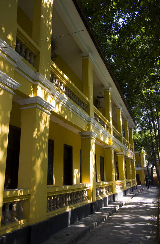 学校,竖图,彩色,室外,白天,旅游,度假,美景,城市风光,标志建筑,城市,地标,建筑,广州,中国,亚洲,风俗,艺术,著名,景观,建筑群,古典,历史,娱乐,建设,现代,传统,特色,天,享受,休闲,景色,放松,精神,竖,摄影,经济,纪念,国民党,矗立,象征,文明,中国文化,耸立,参观,东亚,发展,广东省,中华人民共和国,广州市,民族文化,革命,挺立,勇士,繁荣,英雄,进步,发达,制度,特别,黄埔,交流,彩图,观光,旅行,国防大学,黄埔军校,军校,中华民国陆军军官学校,民国,bj174