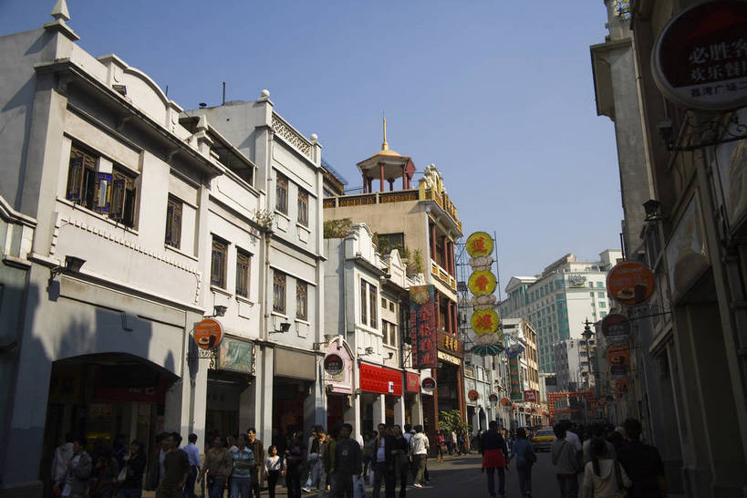 人群,商店,横图,彩色,室外,白天,购物,旅游,度假,美景,城市风光,城市,大厦,道路,建筑,路,商场,公路,自行车,广州,中国,亚洲,行人,景观,交通,娱乐,现代,传统,商业街,特色,车,绿地,天,骑车,享受,休闲,景色,放松,运输,摄影,经济,居住,文明,特殊,参观,东亚,发展,广东,广东省,城区,中华人民共和国,华南地区,省会,广州市,粤,繁荣,进步,发达,特别,交流,马路,彩图,观光,旅行,商业,高楼,荔湾区,居住区,上下九步行街,上下九路商业步行街,荔湾,下九路,bj174