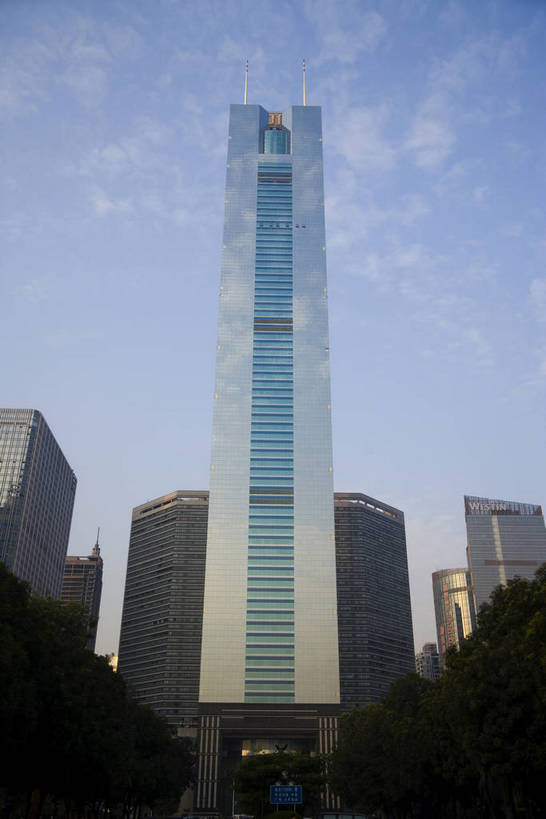 竖图,彩色,室外,白天,仰视,旅游,度假,商务,美景,天际线,城市风光,城市,大厦,建筑,汽车,玻璃,广州,中国,亚洲,远眺,光,景观,建筑群,交通,娱乐,现代,现代建筑,特色,车,白云,蓝天,绿地,天,享受,休闲,摩天大厦,景色,放松,竖,金融,运输,摄影,生活方式,经济,轮廓,居住,矗立,美好,文明,耸立,参观,玻璃幕墙,贸易,东亚,发展,广东,广东省,城区,中信广场,中华人民共和国,华南地区,省会,广州市,粤,挺立,繁荣,进步,天河,发达,交流,彩图,观光,旅行,商业,高楼,居住区,天河区,天河广场,bj174