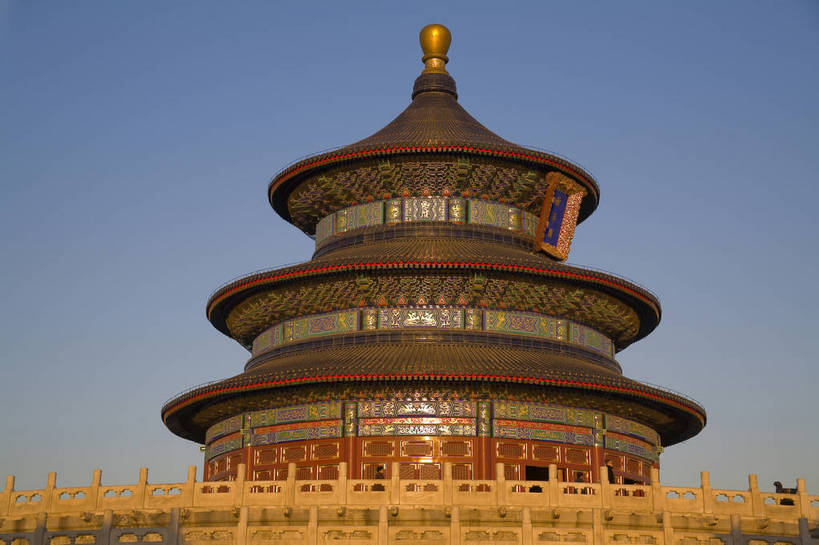 天坛,宫殿,横图,彩色,室外,白天,旅游,度假,名胜古迹,标志建筑,地标,建筑,雕塑,北京,中国,亚洲,局部,风俗,清澈,遗迹,艺术,装饰,雕刻,雕像,柱子,屋顶,文化遗产,瓦,顶,古迹,历史,文物,娱乐,建设,传统,古建筑,顶部,蓝天,工艺品,天,享受,休闲,旅游胜地,放松,精神,气派,摄影,琉璃瓦,古代建筑,纪念,部分,美术,祭祀,权威,象征,高贵,美好,主题,感受,参观,陈列,古文明,东亚,中华人民共和国,功能,美学,权力,威严,权势,伟大,古代文明,明澈,清彻,清亮,制度,特征,皇家,势力,彩图,旅行,bj174