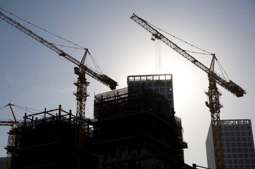 横图,彩色,室外,白天,仰视,旅游,商务,城市风光,城市,建筑,北京,中国,亚洲,景观,交通,首都,繁忙,现代,现代建筑,路牌,施工,蓝天,建筑工地,天,摩天大厦,商务楼,金融,摄影,大都市,生活方式,现代都市,经济,晴天,轮廓,成就,文明,剪影,玻璃幕墙,塔吊,贸易,幕墙,东亚,发展,中华人民共和国,北京市,京,北平,华北地区,繁荣,进步,发达,游览,商业,高楼,工地,北京CBD,北京商务中心区,中国北京大北窑,bj174