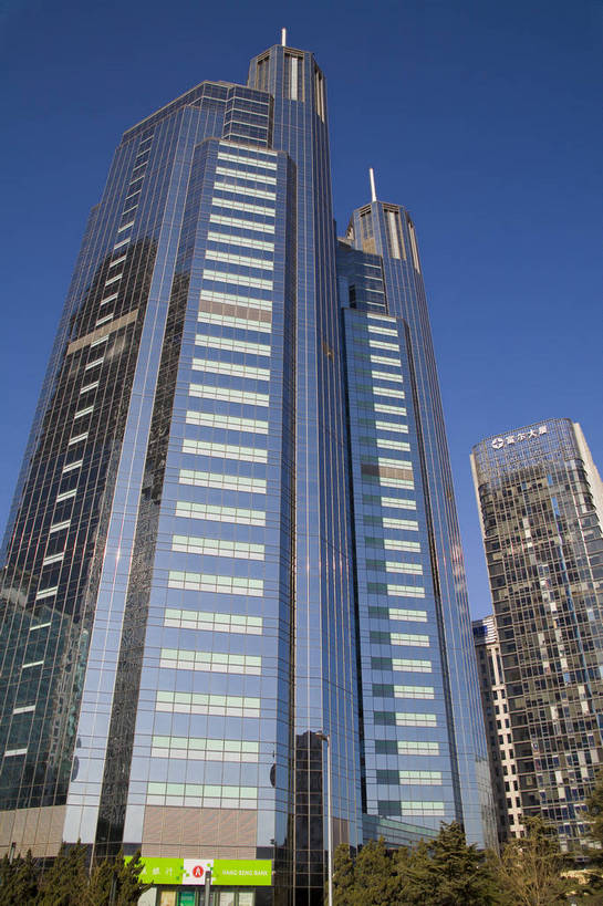 竖图,彩色,室外,白天,仰视,旅游,商务,城市风光,城市,建筑,北京,中国,亚洲,清澈,景观,公寓,首都,现代,现代建筑,路牌,白云,蓝天,天,摩天大厦,商务楼,竖,金融,摄影,大都市,生活方式,现代都市,经济,晴天,矗立,成就,文明,耸立,玻璃幕墙,贸易,幕墙,东亚,发展,中华人民共和国,北京市,京,北平,华北地区,挺立,繁荣,进步,发达,明澈,清彻,清亮,游览,商业,高楼,北京CBD,北京商务中心区,中国北京大北窑,bj174