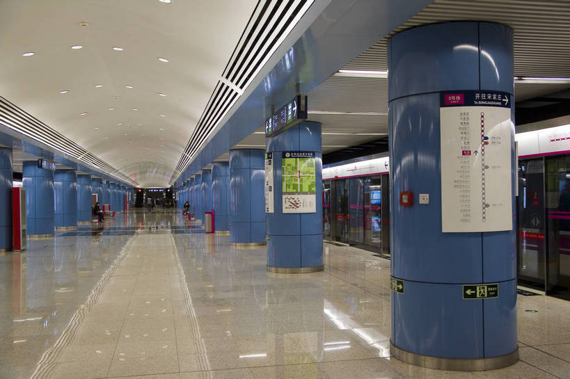 人群,横图,彩色,白天,度假,美景,城市风光,城市,地铁,车站,北京,中国,亚洲,景观,灯光,轨道,公共交通,轨道交通,交通,首都,都市,娱乐,现代,灯,地下,交通工具,排队,享受,休闲,景色,便捷,放松,运输,摄影,生活方式,等候,快速,明亮,舒适,顺序,文明,宽敞,东亚,发展,中华人民共和国,秩序,发达,bj174