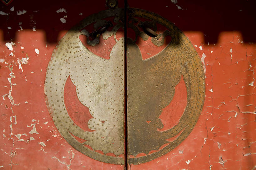 横图,彩色,室外,白天,旅游,度假,名胜古迹,门,标志建筑,地标,建筑,北京,中国,亚洲,局部,风俗,遗迹,艺术,平静,瓦片,文化遗产,瓦,古迹,历史,文物,娱乐,建设,传统,古建筑,民居,红色,门框,享受,休闲,旅游胜地,放松,精神,摄影,建造,古代建筑,部分,象征,美好,感受,参观,青砖,古文明,东亚,屋瓦,中华人民共和国,古代文明,制度,特征,彩图,旅行,老城区,普通,bj174