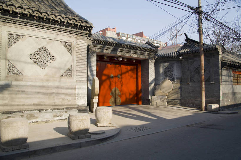 横图,彩色,室外,白天,旅游,度假,美景,名胜古迹,门,城市风光,城市,道路,胡同,建筑,街道,路,公路,北京,中国,亚洲,局部,风俗,艺术,平静,民俗,瓦片,景观,交通,瓦,历史,娱乐,传统,风情,民居,特色,红色,门框,享受,休闲,景色,放松,精神,摄影,建造,古代建筑,部分,四合院,象征,美好,感受,参观,青砖,东亚,屋瓦,中华人民共和国,古代文明,制度,特征,马路,彩图,旅行,老城区,传统文化,普通,bj174