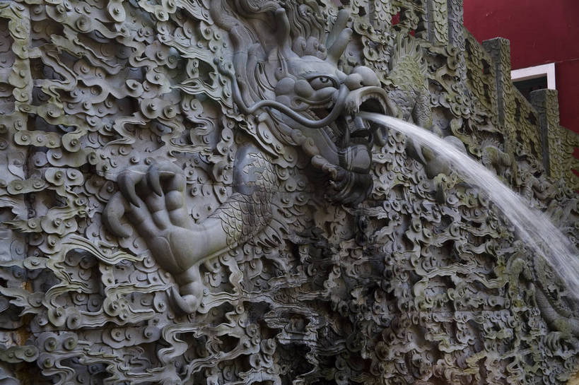 横图,彩色,室外,白天,旅游,度假,名胜古迹,水,标志建筑,地标,建筑,喷泉,鼓山,中国,亚洲,喷,花纹,风俗,遗迹,艺术,龙,雕刻,浮雕,龙头,图案,纹理,水池,文化遗产,古典,古迹,历史,文化,文物,娱乐,建设,传统,古建筑,古代,享受,休闲,旅游胜地,放松,精神,摄影,古代建筑,文明,中国文化,古文明,东亚,儒家,福建省,中华人民共和国,龙纹,福州,古远,古代文明,制度,旅行,传统文化,bj174