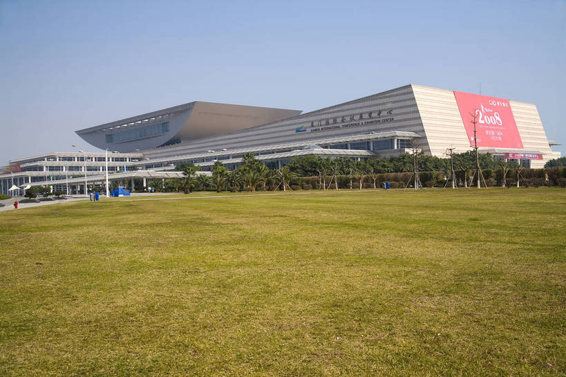 人群,横图,彩色,室外,旅游,度假,美景,名胜古迹,树林,天际线,城市风光,标志建筑,城市,大厦,地标,建筑,中国,亚洲,遗迹,景观,古迹,文物,娱乐,建设,现代,古建筑,厦门,现代建筑,特色,树,树木,白云,蓝天,绿地,绿化带,天,享受,休闲,广阔,旅游胜地,景色,放松,摄影,生活方式,经济,观看,轮廓,展览,居住,公共设施,美好,文明,特殊,展览馆,参观,国际会展中心,古文明,东亚,发展,福建省,厦门市,中华人民共和国,开阔,繁荣,进步,发达,交流,彩图,观光,旅行,高楼,居住区,bj174