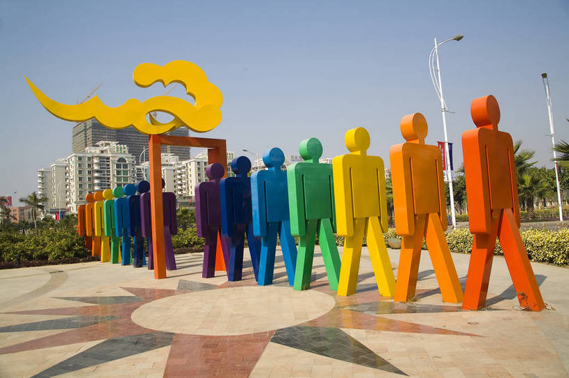 人群,横图,彩色,室外,旅游,度假,美景,名胜古迹,树林,天际线,城市风光,标志建筑,城市,大厦,地标,建筑,雕塑,中国,亚洲,遗迹,艺术,装饰,雕刻,雕像,塑像,景观,古迹,文物,娱乐,建设,现代,古建筑,厦门,现代建筑,特色,树,树木,白云,蓝天,绿地,绿化带,工艺品,天,享受,休闲,广阔,旅游胜地,景色,放松,摄影,生活方式,经济,观看,纪念,轮廓,展览,居住,美术,公共设施,木偶,象征,美好,文明,主题,特殊,展览馆,参观,陈列,国际会展中心,古文明,东亚,发展,福建省,厦门市,中华人民共和国,功能,美学,开阔,繁荣,进步,发达,交流,彩图,观光,旅行,高楼,居住区,bj174