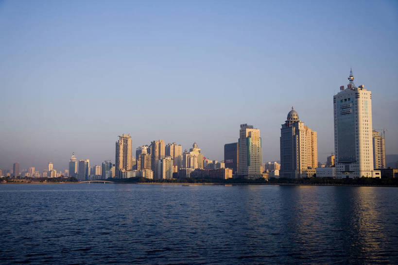 人群,横图,彩色,室外,白天,旅游,度假,商务,美景,水,城市风光,城市,大厦,道路,建筑,路,公路,汽车,中国,亚洲,海边,景观,建筑群,交通,娱乐,现代,厦门,现代建筑,特色,车,天空,海水,绿地,天,享受,休闲,景色,放松,金融,摄影,生活方式,经济,居住,海滨,美好,文明,参观,贸易,东亚,发展,福建省,厦门市,中华人民共和国,繁荣,进步,发达,交流,马路,彩图,观光,旅行,商业,高楼,居住区,海滨城市,bj174