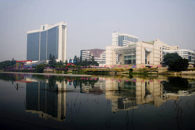 人群,横图,彩色,室外,白天,旅游,度假,商务,美景,水,城市风光,城市,大厦,道路,建筑,路,公路,汽车,中国,亚洲,海边,景观,建筑群,交通,娱乐,现代,现代建筑,特色,车,天空,海水,绿地,天,享受,休闲,景色,放松,金融,摄影,生活方式,经济,居住,海滨,美好,文明,参观,贸易,东亚,发展,福建省,中华人民共和国,福州,繁荣,进步,发达,交流,马路,彩图,观光,旅行,商业,高楼,居住区,海滨城市,bj174