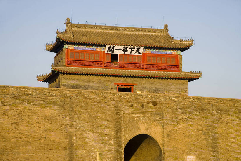 横图,彩色,室外,白天,旅游,度假,名胜古迹,标志建筑,地标,建筑,长城,中国,亚洲,风俗,遗迹,壮观,文化遗产,冬天,古城,辽阔,古典,宏伟,古迹,历史,文物,娱乐,建设,传统,城墙,古建筑,历史建筑,特色,古代,蓝天,天空,天,享受,休闲,广阔,旅游胜地,放松,精神,摄影,城楼,古代建筑,纪念,文明,中国文化,特殊,防御,古文明,东亚,古长城,中华人民共和国,河北省,秦皇岛,抵抗,奇迹,古远,伟大,流传,制度,特别,旅行,传统文化,山海关,bj174