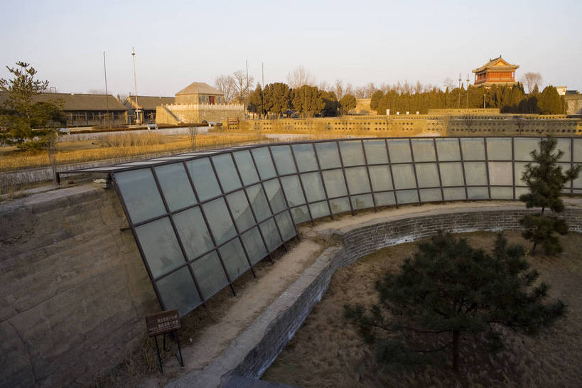 横图,彩色,室外,白天,旅游,度假,名胜古迹,标志建筑,地标,建筑,长城,中国,亚洲,风俗,遗迹,壮观,文化遗产,冬天,古城,辽阔,古典,宏伟,古迹,历史,文物,娱乐,建设,传统,城墙,古建筑,历史建筑,特色,古代,蓝天,天空,天,享受,休闲,广阔,旅游胜地,放松,精神,摄影,城楼,古代建筑,纪念,文明,中国文化,特殊,防御,古文明,东亚,古长城,中华人民共和国,河北省,秦皇岛,抵抗,奇迹,古远,伟大,流传,制度,特别,旅行,传统文化,老龙头,山海关,bj174