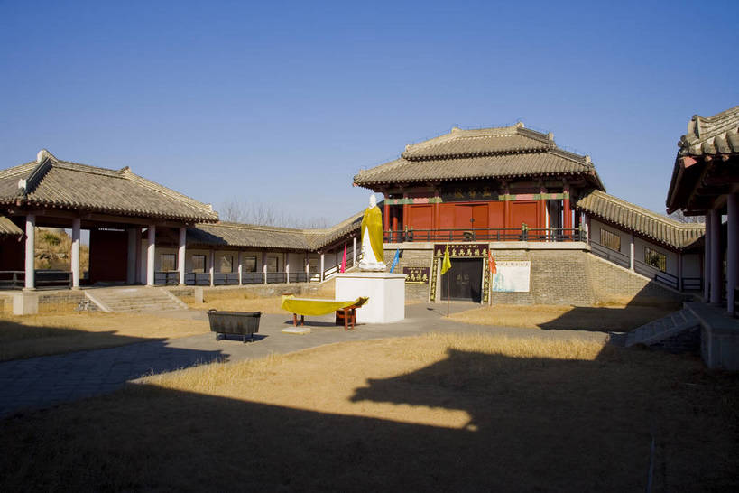 寺庙,横图,彩色,室外,白天,旅游,度假,名胜古迹,标志建筑,地标,建筑,雕塑,长城,中国,亚洲,风俗,神话,遗迹,雕像,塑像,文化遗产,冬天,寺院,辽阔,古典,古迹,历史,文物,娱乐,建设,传统,佛,古建筑,石雕,特色,古代,蓝天,天空,天,享受,休闲,广阔,旅游胜地,放松,精神,摄影,观音,城楼,古代建筑,纪念,文明,中国文化,传说,特殊,古文明,东亚,菩萨,中华人民共和国,河北省,秦皇岛,古远,流传,制度,特别,传奇,旅行,庙,寺,传统文化,孟姜女庙,山海关,孟姜女,bj174