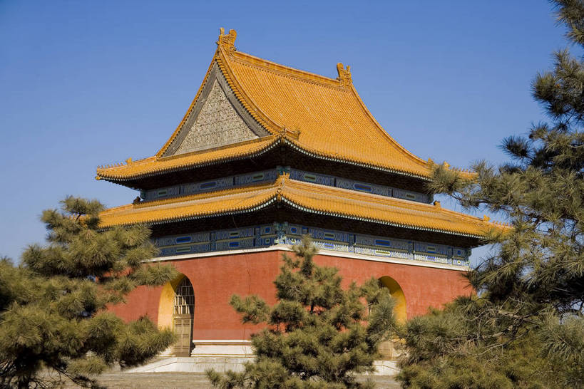 横图,彩色,室外,白天,旅游,度假,神秘,名胜古迹,门,标志建筑,道路,地标,建筑,路,公路,中国,亚洲,花纹,风俗,遗迹,艺术,雕刻,雕像,图案,楼阁,文化遗产,交通,古迹,历史,文物,娱乐,建设,传统,古建筑,享受,休闲,旅游胜地,放松,精神,气派,摄影,古代建筑,权威,陵墓,象征,高贵,美好,拱形门,感受,图样,参观,古文明,东亚,中华人民共和国,权力,河北,威严,权势,伟大,古代文明,制度,特征,皇家,势力,马路,彩图,旅行,皇陵,东陵,清东陵,bj174