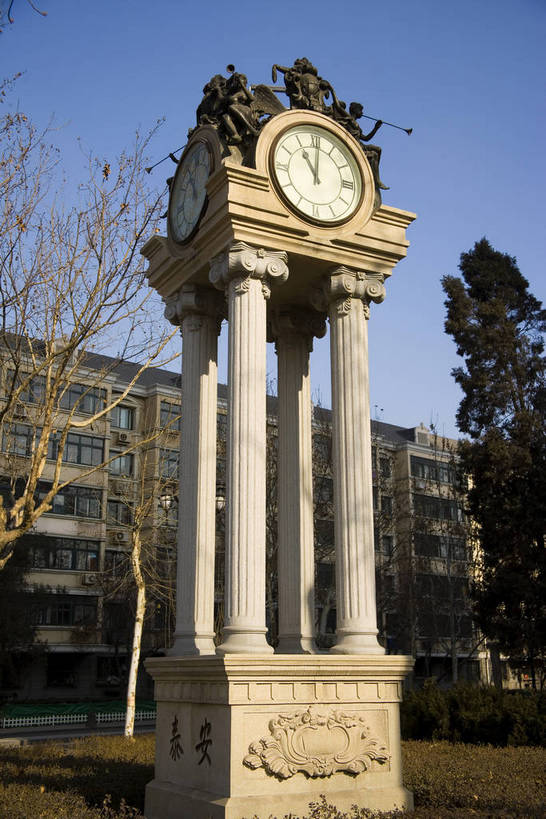 竖图,彩色,室外,白天,旅游,度假,名胜古迹,城市风光,标志建筑,城市,地标,建筑,天津,中国,亚洲,清澈,遗迹,艺术,景观,建筑群,古典,宏伟,古迹,历史,文物,娱乐,建设,古建筑,特色,蓝天,天空,天,享受,休闲,旅游胜地,放松,气派,竖,摄影,城市建筑,经济,矗立,成就,美好,美妙,文明,特殊,耸立,欧式建筑,参观,古文明,东亚,发展,摆钟,中华人民共和国,华北地区,天津市,挺立,河北区,繁荣,伟大,进步,发达,明澈,清彻,清亮,钟,彩图,旅行,津,世纪钟,bj174