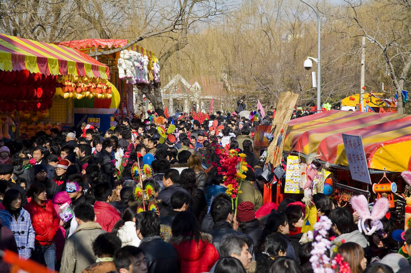 点心,人群,横图,购物,聚会,度假,消费,城市风光,北京,中国,春节,亚洲,舞狮,节日,庆祝,民俗,灯笼,景观,庙会,食品,集市,市场,都市,历史,文化,传统,小吃,食物,古代,彩带,庆典,休闲,假日,喜庆,金融,热闹,活动,纪念,美好,东方文化,喜事,玩乐,选购,贸易,东亚,中华人民共和国,墟市,喜气,古远,隆重,传统文化,街市,bj174