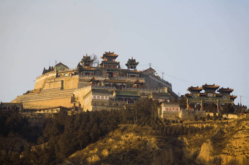 横图,彩色,室外,旅游,度假,美景,名胜古迹,山脉,标志建筑,地标,建筑,中国,亚洲,遗迹,民俗,图片,景观,山洞,文化遗产,乡村,冬季,冬天,塔,住所,古迹,历史,文物,娱乐,建设,传统,古建筑,宝塔,民居,特色,古代,天空,自然,天,享受,休闲,旅游胜地,景色,放松,摄影,居住,象征,贫瘠,中国文化,自然风光,特殊,古文明,东亚,地貌,窑洞,陕西省,中华人民共和国,革命,延安,革命根据地,古远,冬日,旅行,游览,地质,bj174