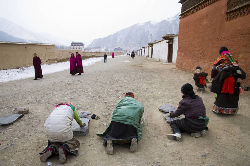 寺庙,横图,彩色,室外,旅游,名胜古迹,标志建筑,地标,建筑,中国,亚洲,朝拜,节日,民俗,图片,文化遗产,建筑群,宏伟,文化,建设,虔诚,祈祷,健康,气派,许愿,摄影,宗教,佛教,信仰,古代建筑,纪念,祈求,祭祀,中国文化,参观,东亚,甘肃省,藏传佛教,拉卜楞寺,中华人民共和国,甘南,释教,夏河,平安,旅行,游览,庙,寺,传统文化,bj174