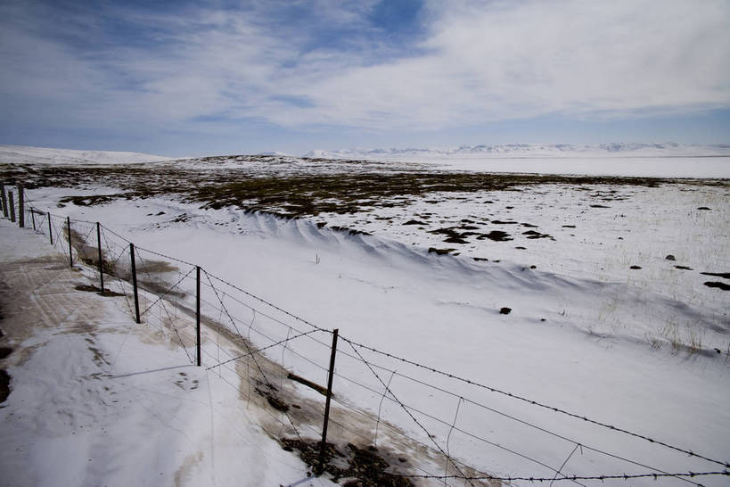 横图,彩色,室外,旅游,山脉,田园,雪,公路,中国,亚洲,覆盖,脚印,图片,大地,雪地,冬天,辽阔,白雪,痕迹,冰冻,蓝天,天空,自然,天,广阔,寒冷,摄影,足迹,清新,自然风光,参观,东亚,甘肃省,中华人民共和国,开阔,行踪,脚迹,甘南,旅行,游览,bj174