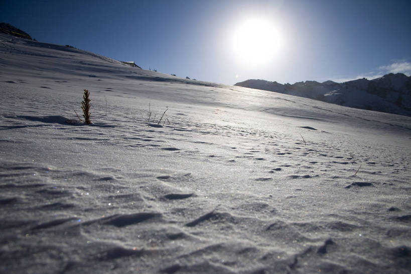 横图,彩色,室外,旅游,山脉,田园,雪,公路,中国,亚洲,覆盖,脚印,图片,大地,雪地,冬天,辽阔,白雪,痕迹,冰冻,蓝天,天空,自然,天,广阔,寒冷,摄影,足迹,清新,自然风光,参观,东亚,甘肃省,中华人民共和国,开阔,行踪,脚迹,甘南,旅行,游览,bj174