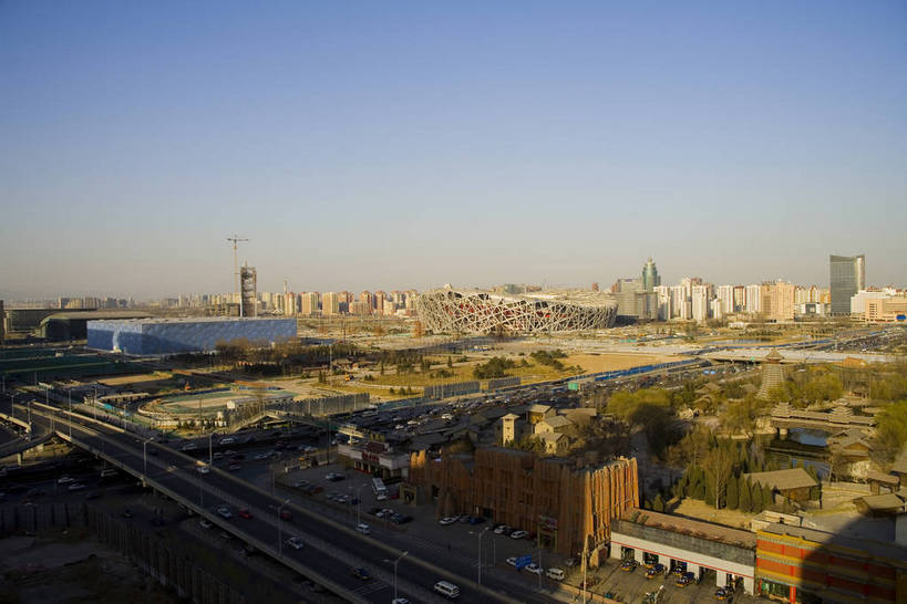 公园,横图,彩色,室外,白天,旅游,度假,商务,办公楼,美景,名胜古迹,城市风光,标志建筑,城市,道路,地标,建筑,街道,摩天大楼,汽车,北京,中国,亚洲,行人,繁华,清澈,遗迹,鸟巢,图片,景观,建筑群,交通,首都,古迹,文物,娱乐,建设,体育场,现代,古建筑,现代建筑,蓝天,天空,天,享受,休闲,旅游胜地,景色,放松,金融,运输,摄影,经济,游泳馆,小汽车,玻璃幕墙,贸易,古文明,东亚,发展,国家体育场,中华人民共和国,北京市,京,北平,华北地区,朝阳区,繁荣,进步,发达,明澈,清彻,清亮,马路,彩图,商业,高楼,北京奥林匹克公园,奥运会,国家游泳中心,水立方,北京国家体育场,北京奥林匹克体育场,国家游泳馆,bj174