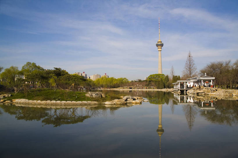 公园,横图,彩色,室外,白天,旅游,度假,湖,湖泊,水,北京,中国,亚洲,湖面,湖畔,水流,水面,高塔,塔,树,风景,自然,湖水,休闲,旅游胜地,景色,摄影,美好,电视塔,东亚,中华人民共和国,旅行,玉渊潭公园,中央电视塔,bj174