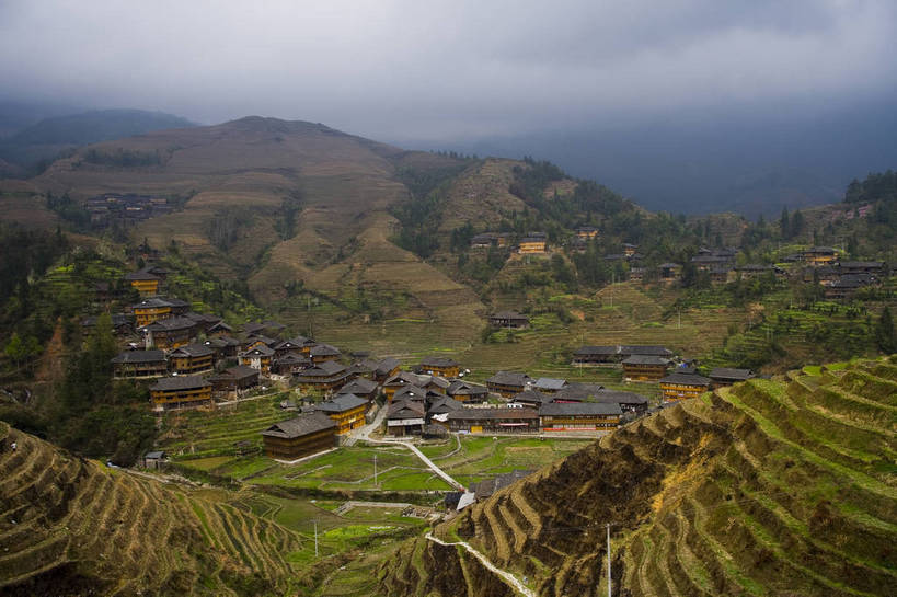 横图,室外,白天,旅游,度假,农业,梯田,名胜古迹,田园,标志建筑,地标,建筑,中国,亚洲,遗迹,民俗,景观,文化遗产,建筑群,古典,古迹,文物,娱乐,建设,古建筑,特色,自然,享受,休闲,旅游胜地,景色,放松,人文景观,广西,耕作,中国文化,古文明,东亚,龙胜,龙脊梯田,中华人民共和国,民族建筑,古代文明,旅行,传统文化,bj174