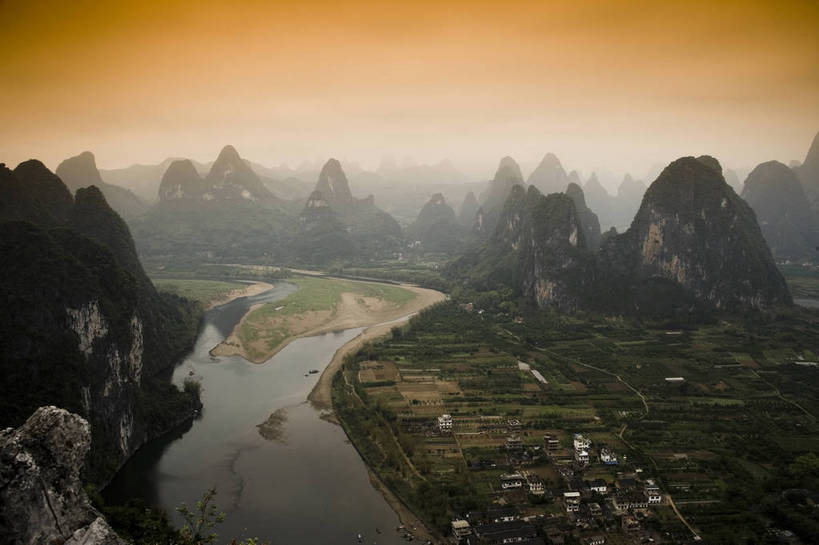 横图,彩色,室外,白天,旅游,度假,美景,名胜古迹,山,标志建筑,地标,建筑,桂林,中国,亚洲,遗迹,景观,渔船,古迹,文物,娱乐,建设,古建筑,江水,游船,自然,享受,休闲,旅游胜地,放松,摄影,广西,美好,自然风光,古文明,东亚,漓江,中华人民共和国,兴坪,江,旅行,bj174